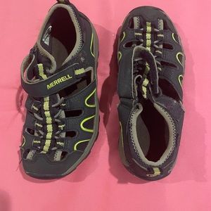 Boys Velcro sandals size 13M like new   Merrell brand